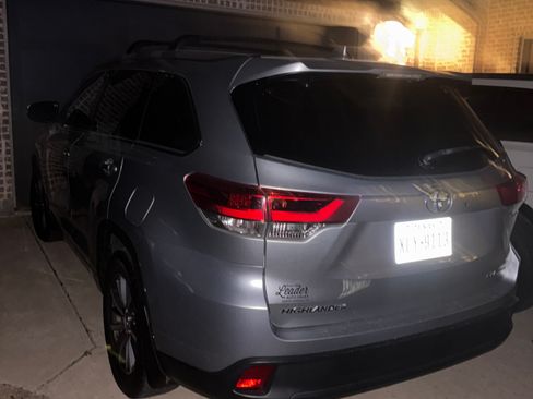 Used 2017 Toyota Highlander XLE image 6