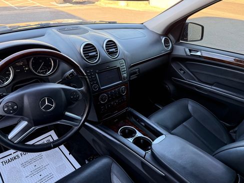 Used 2012 Mercedes-Benz GL 550 4MATIC image 4