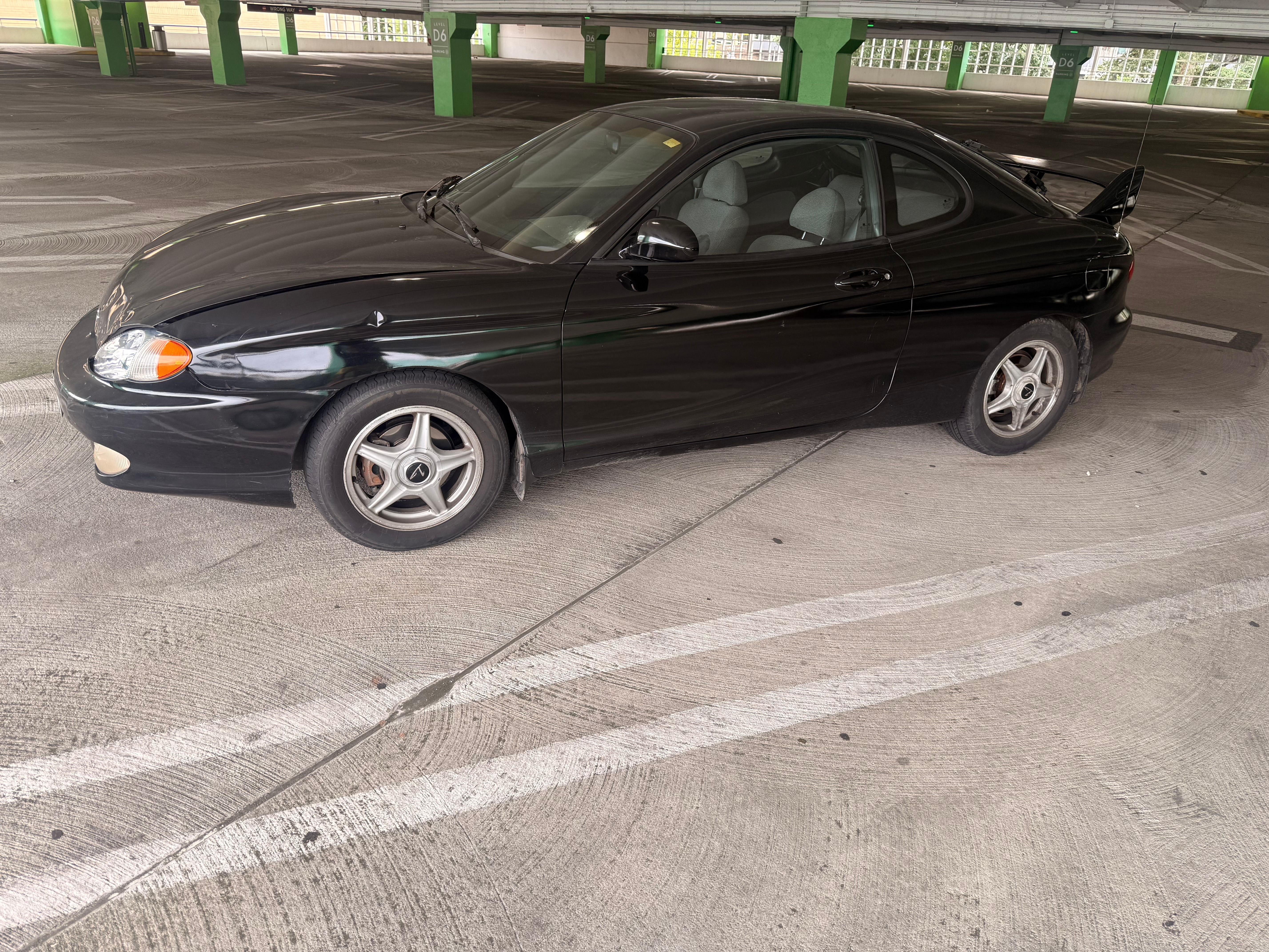 Used 1999 Hyundai Tiburon FX FWD image 12