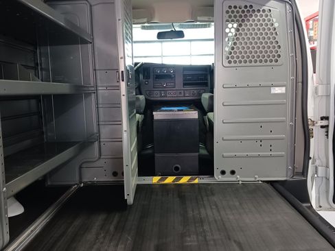 Used 2018 Chevrolet Express 2500 w/ Driver Convenience Package image 21