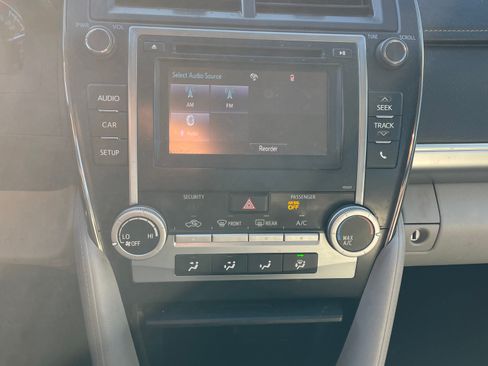 Used 2014 Toyota Camry LE image 14