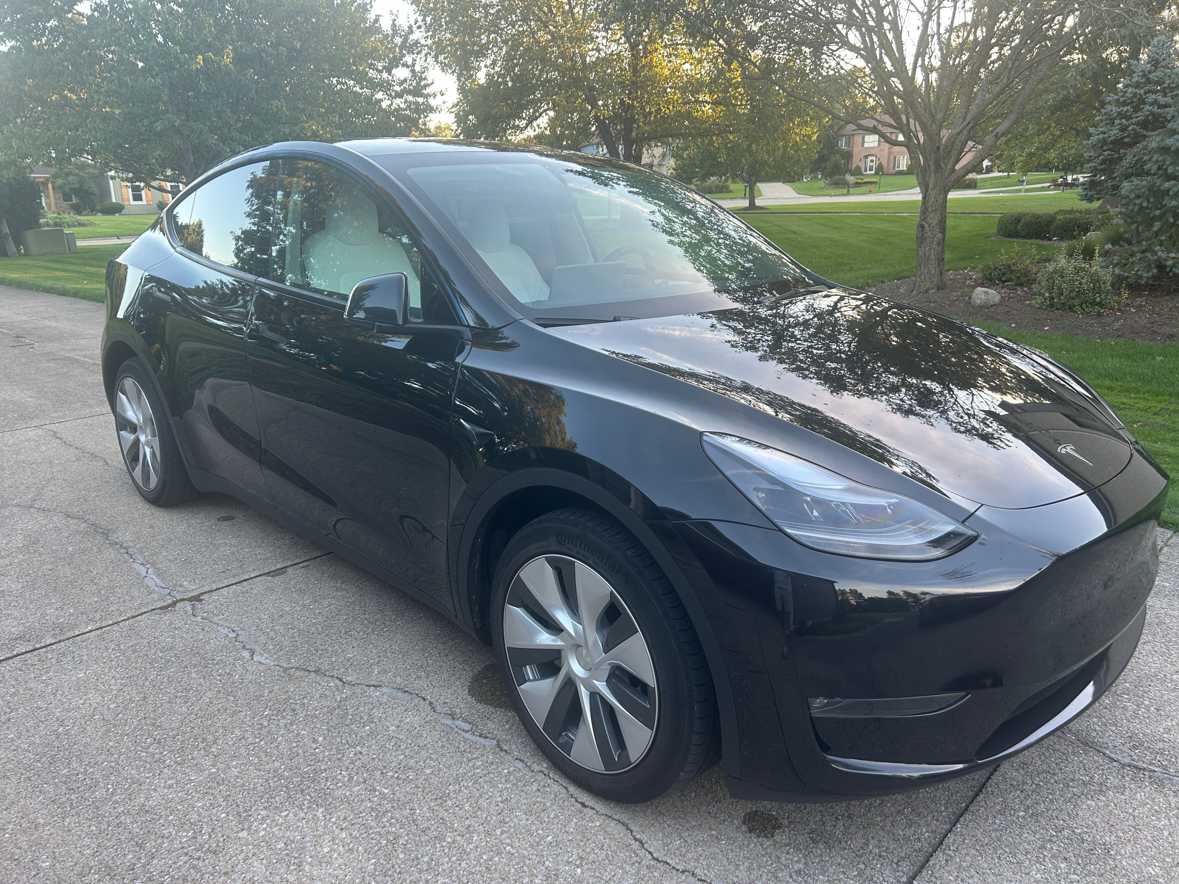 Used 2023 Tesla Model Y Long Range AWD/4WD image 1