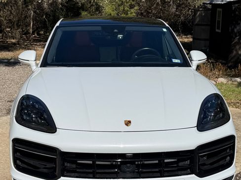 Used 2020 Porsche Cayenne Turbo image 13