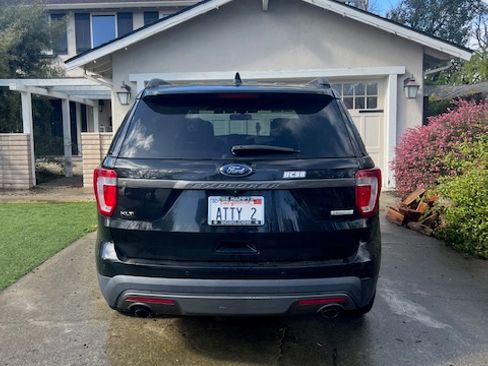 Used 2017 Ford Explorer XLT w/ Equipment Group 202A image 5