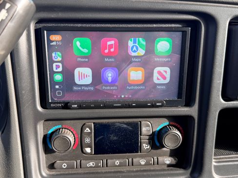 Used 2005 GMC Sierra 2500 SLT w/ Heavy-Duty Power Package image 25