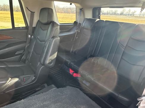 Used 2018 Cadillac Escalade Luxury image 12