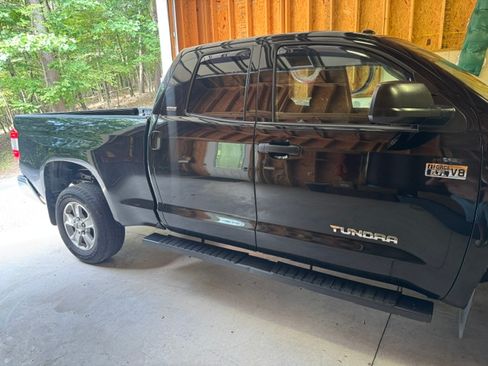 Used 2014 Toyota Tundra SR5 w/ SR5 Upgrade Package AWD/4WD image 9