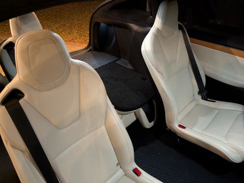 Used 2020 Tesla Model X Long Range image 26