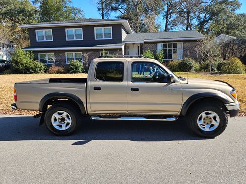 Used 2004 Toyota Tacoma PreRunner image 4