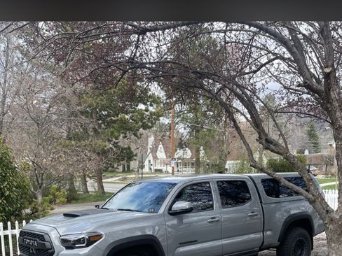 Used 2020 Toyota Tacoma TRD Off-Road w/ Technology Package image 27