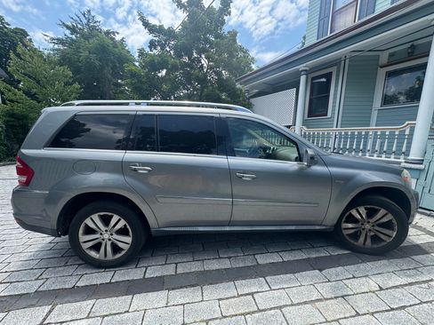Used 2012 Mercedes-Benz GL 320 BlueTEC 4MATIC image 4
