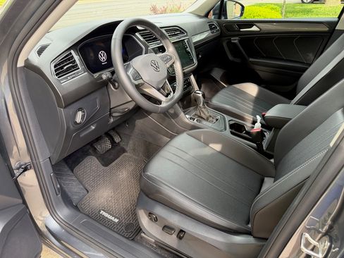 Used 2024 Volkswagen Tiguan SE FWD image 12
