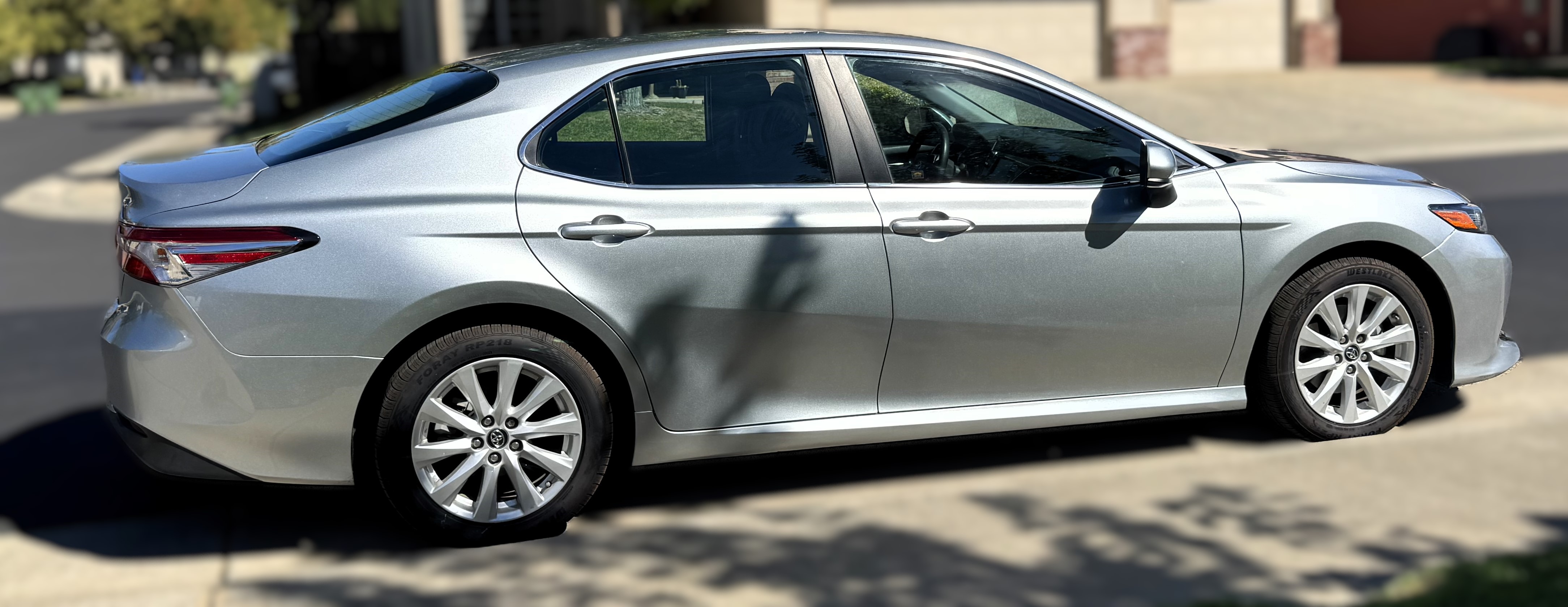 Used 2018 Toyota Camry LE FWD image 2