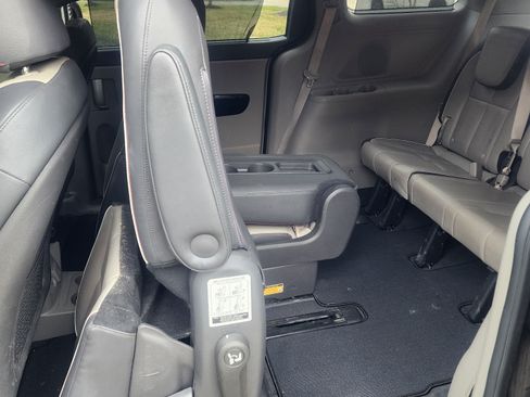Used 2016 Kia Sedona SX image 15