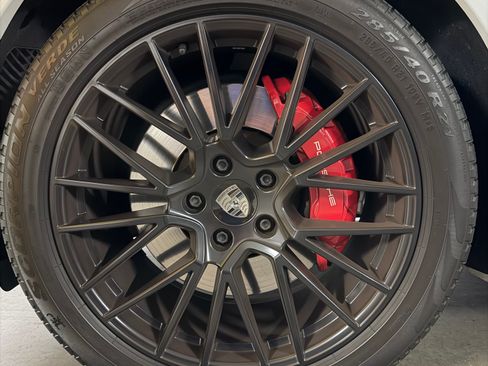 Used 2022 Porsche Cayenne GTS w/ Premium Package Plus AWD/4WD image 11