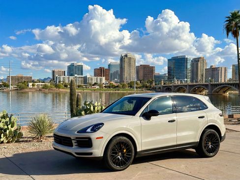 Used 2021 Porsche Cayenne image 4