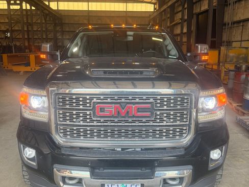 Used 2019 GMC Sierra 3500 Denali w/ Duramax Plus Package AWD/4WD image 2