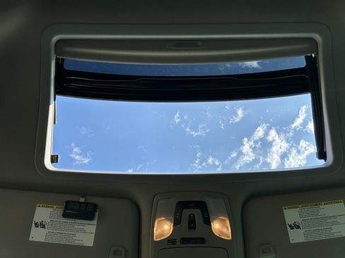 Used 2015 Toyota Sienna XLE FWD image 14