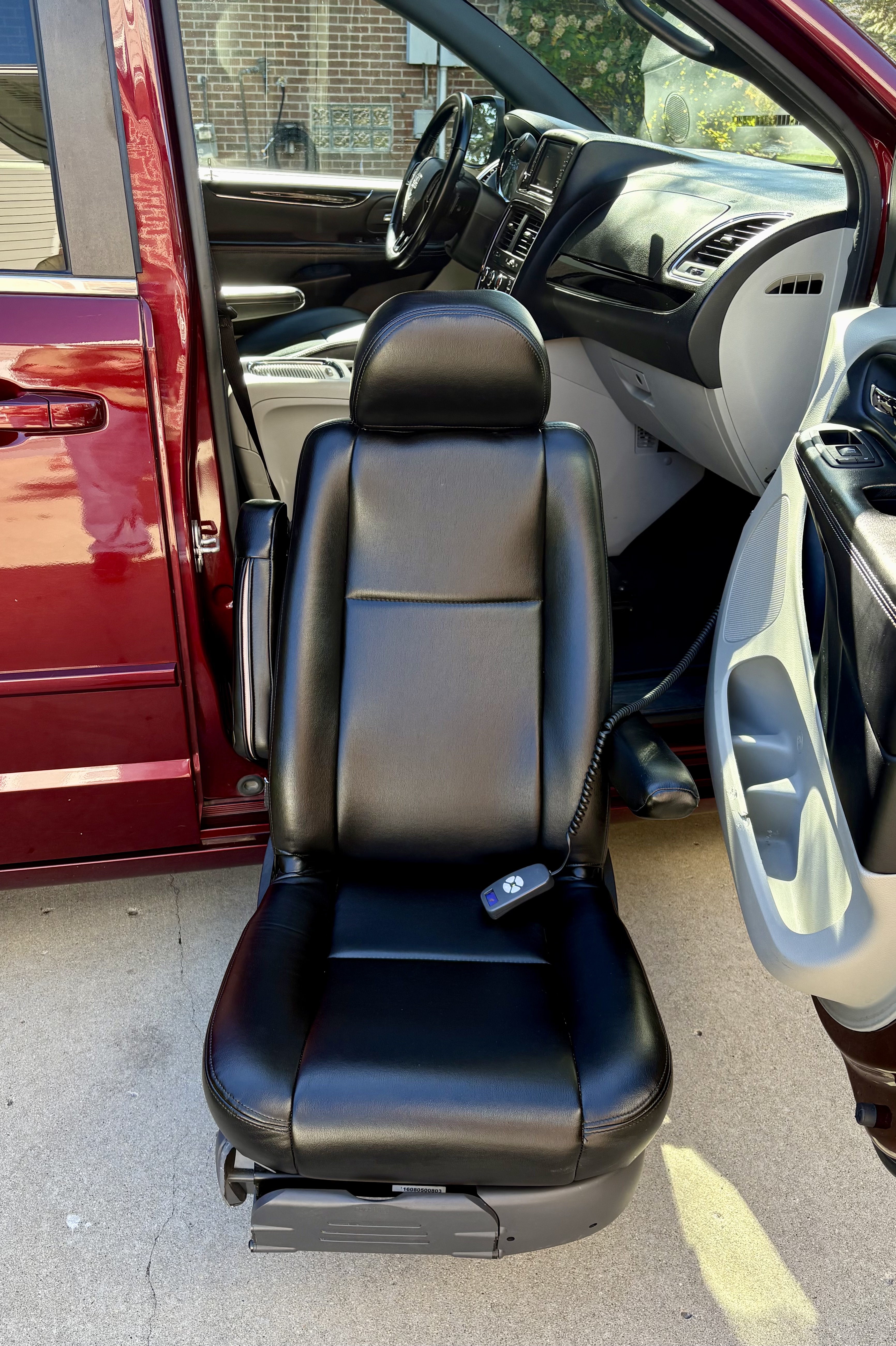 Used 2017 Dodge Grand Caravan SXT FWD image 14