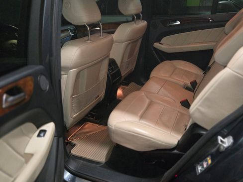 Used 2015 Mercedes-Benz GL 450 4MATIC image 9