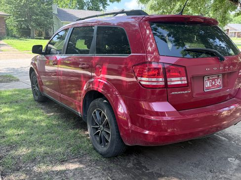 Used 2018 Dodge Journey SE w/ Blacktop Package FWD image 2