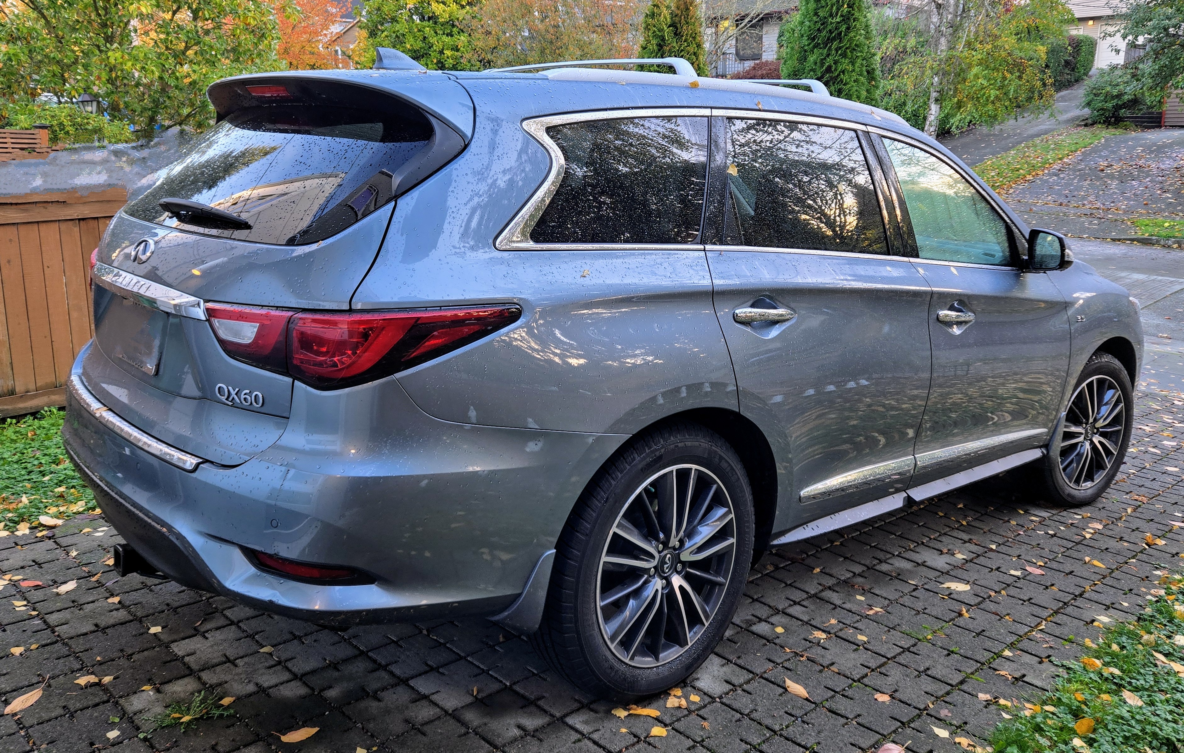 Used 2017 INFINITI QX60 Luxe w/ Deluxe Technology Package AWD/4WD image 5