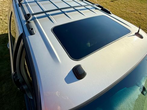 Used 2004 GMC Yukon XL 2500 SLT w/ Preferred Equipment Group image 19