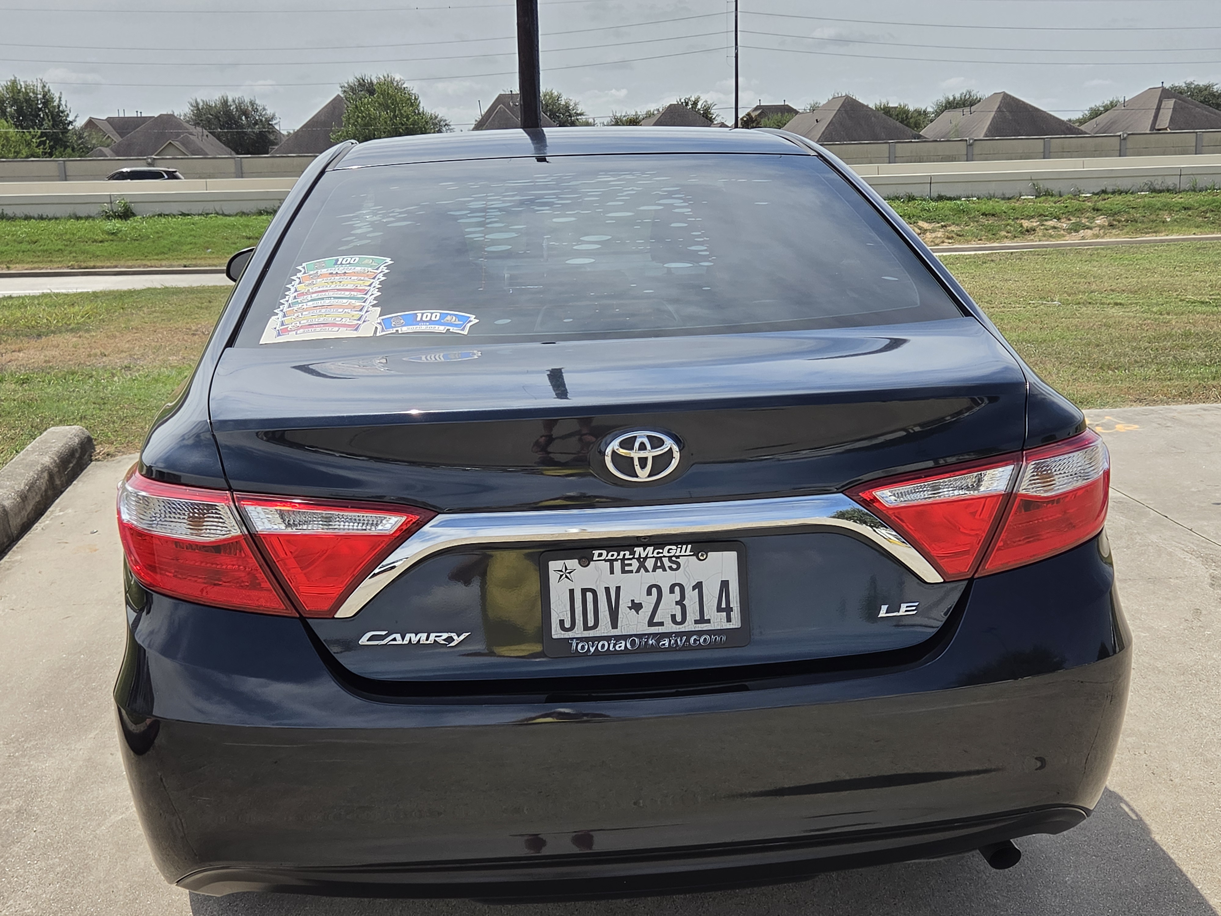 Used 2017 Toyota Camry LE FWD image 2