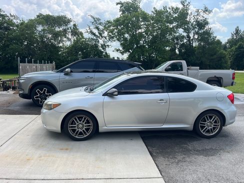 Used 2007 Scion tC FWD image 2