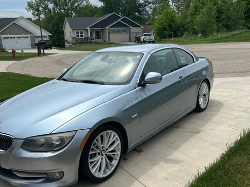 Used 2011 BMW 335i Convertible RWD image 2