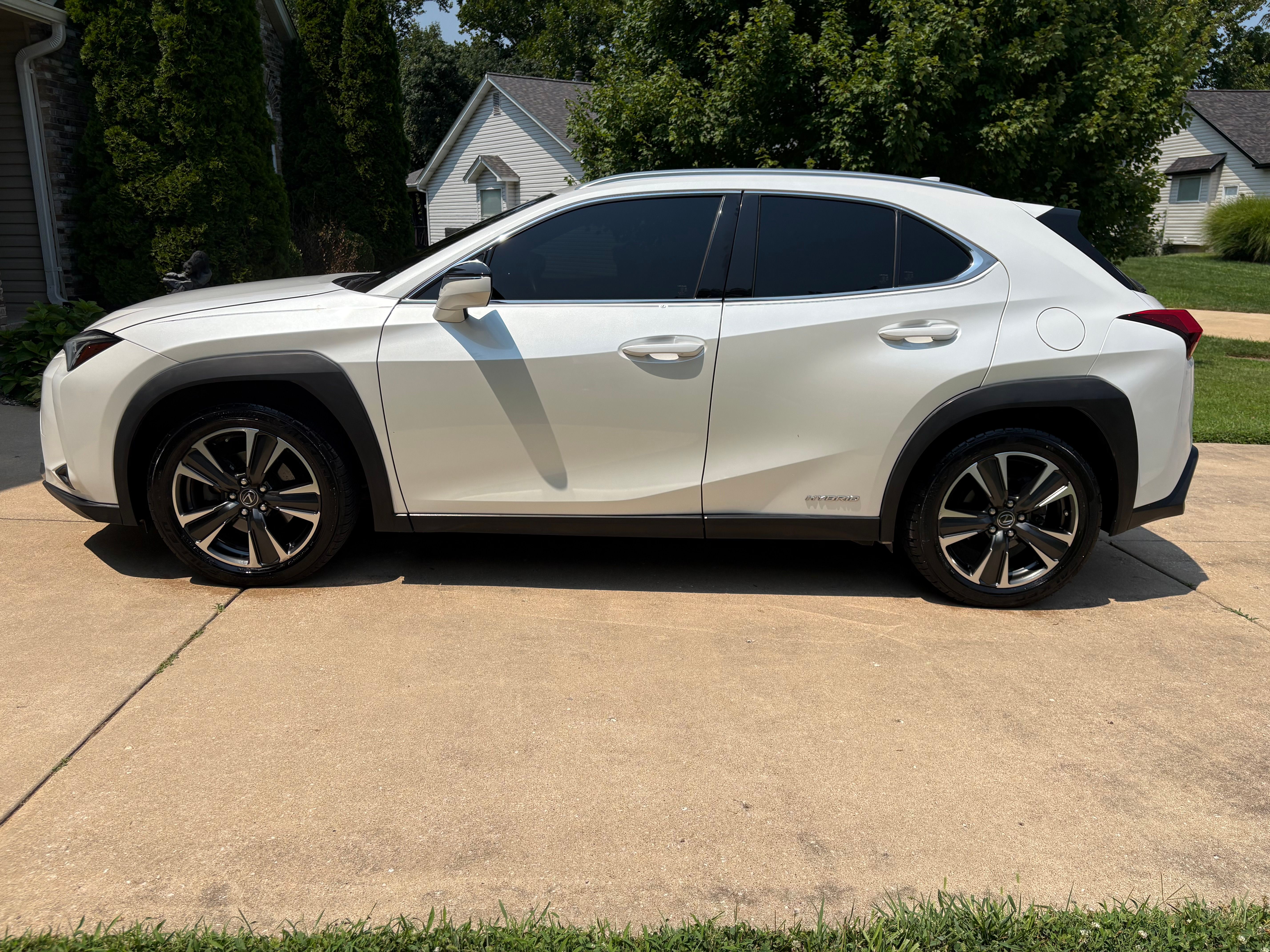Used 2019 Lexus UX 250h AWD/4WD image 2