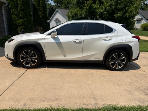Used 2019 Lexus UX 250h AWD/4WD image 2