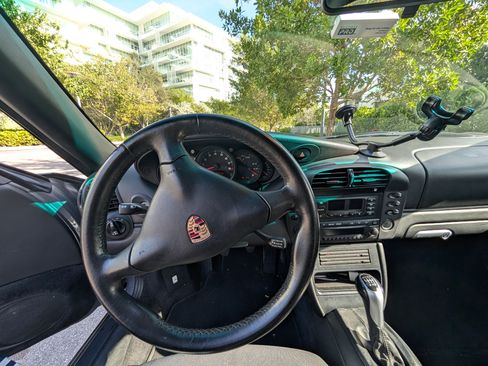 Used 2004 Porsche 911 Carrera 4S image 9