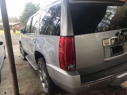 Used 2013 Cadillac Escalade Luxury image 5