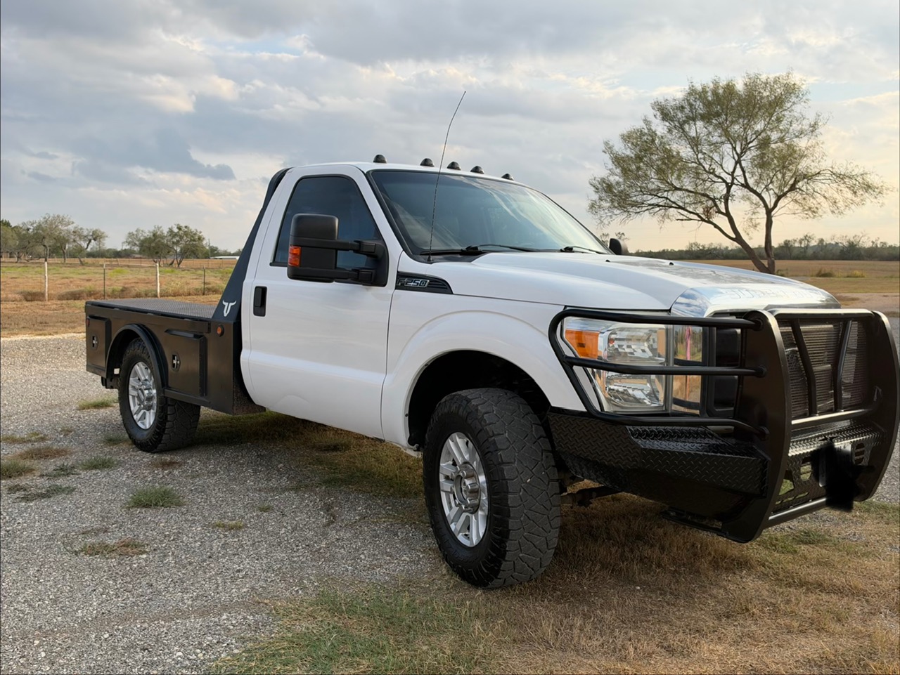 Used 2016 Ford F250 XL w/ XL Appearance Package AWD/4WD image 6