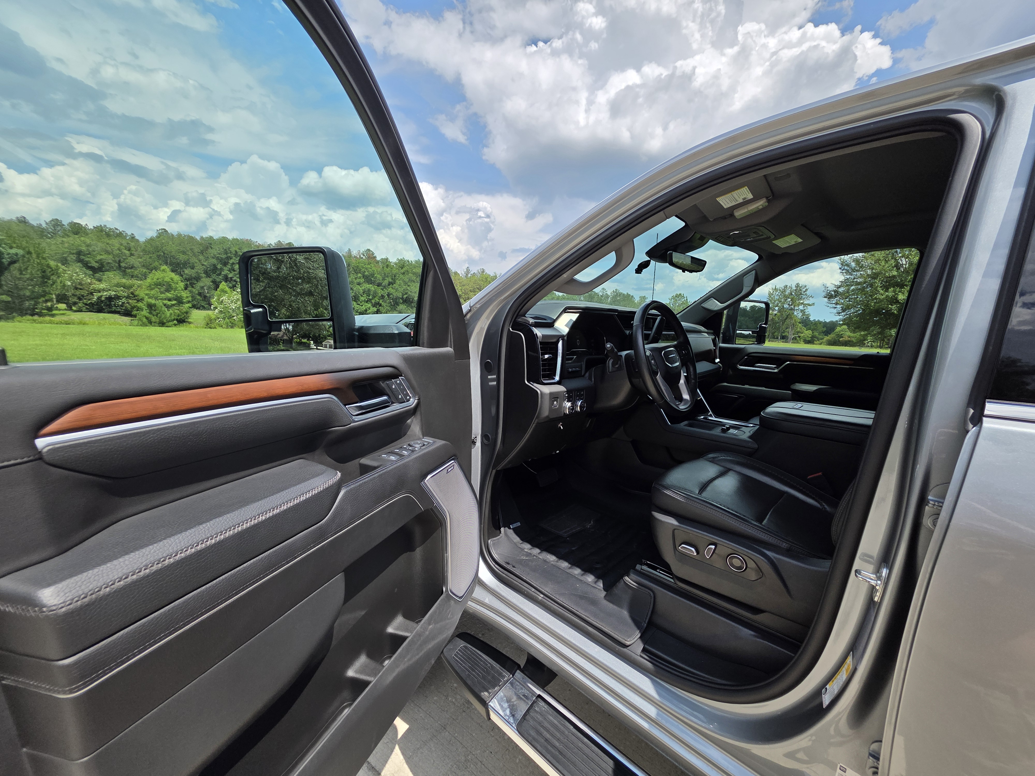 Used 2025 GMC Sierra 2500 Denali w/ Technology Package AWD/4WD image 14