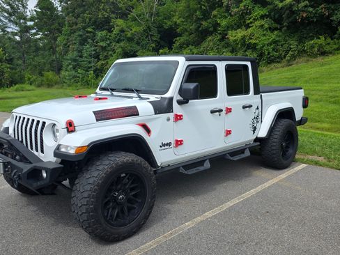 Used 2021 Jeep Gladiator Sport image 1