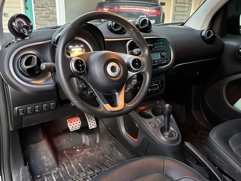Used 2016 smart fortwo Prime RWD image 12