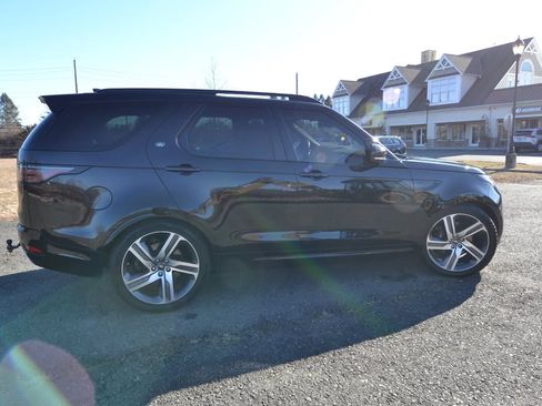 Used 2023 Land Rover Discovery Metropolitan Edition image 9