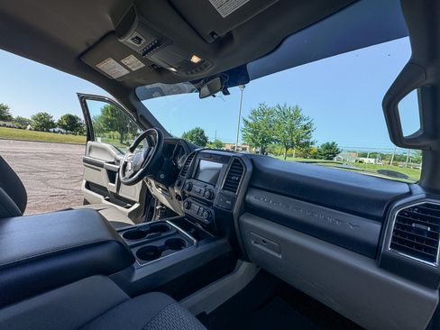 Used 2017 Ford F250 XLT w/ XLT Premium Package image 18