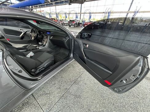 Used 2015 Hyundai Genesis 3.8 image 11