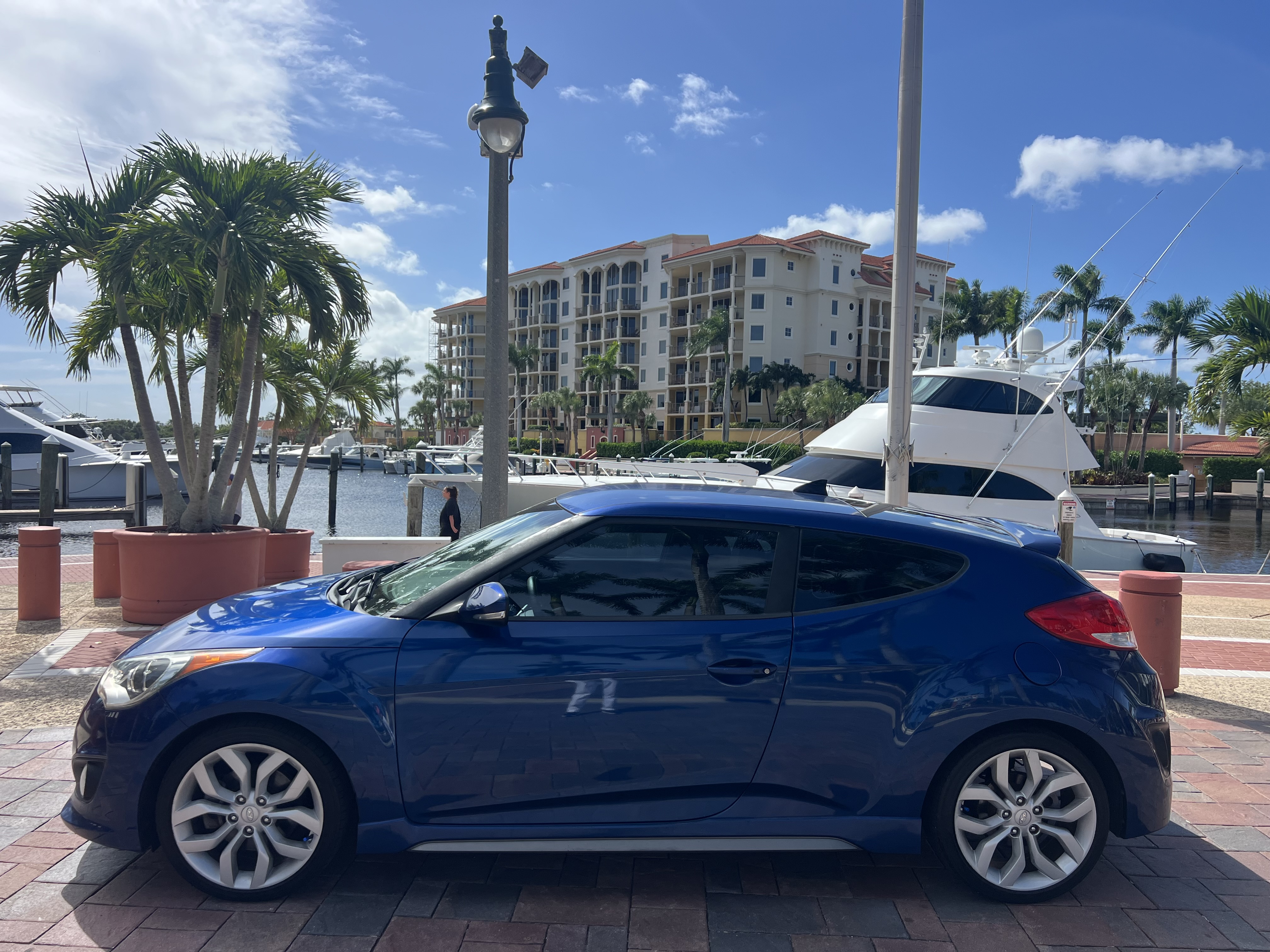 Used 2016 Hyundai Veloster Turbo FWD image 4