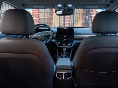 Used 2020 Hyundai Ioniq Limited image 12