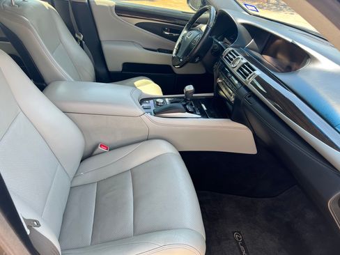 Used 2013 Lexus LS 460 L w/ Preferred Accessory Package RWD image 11