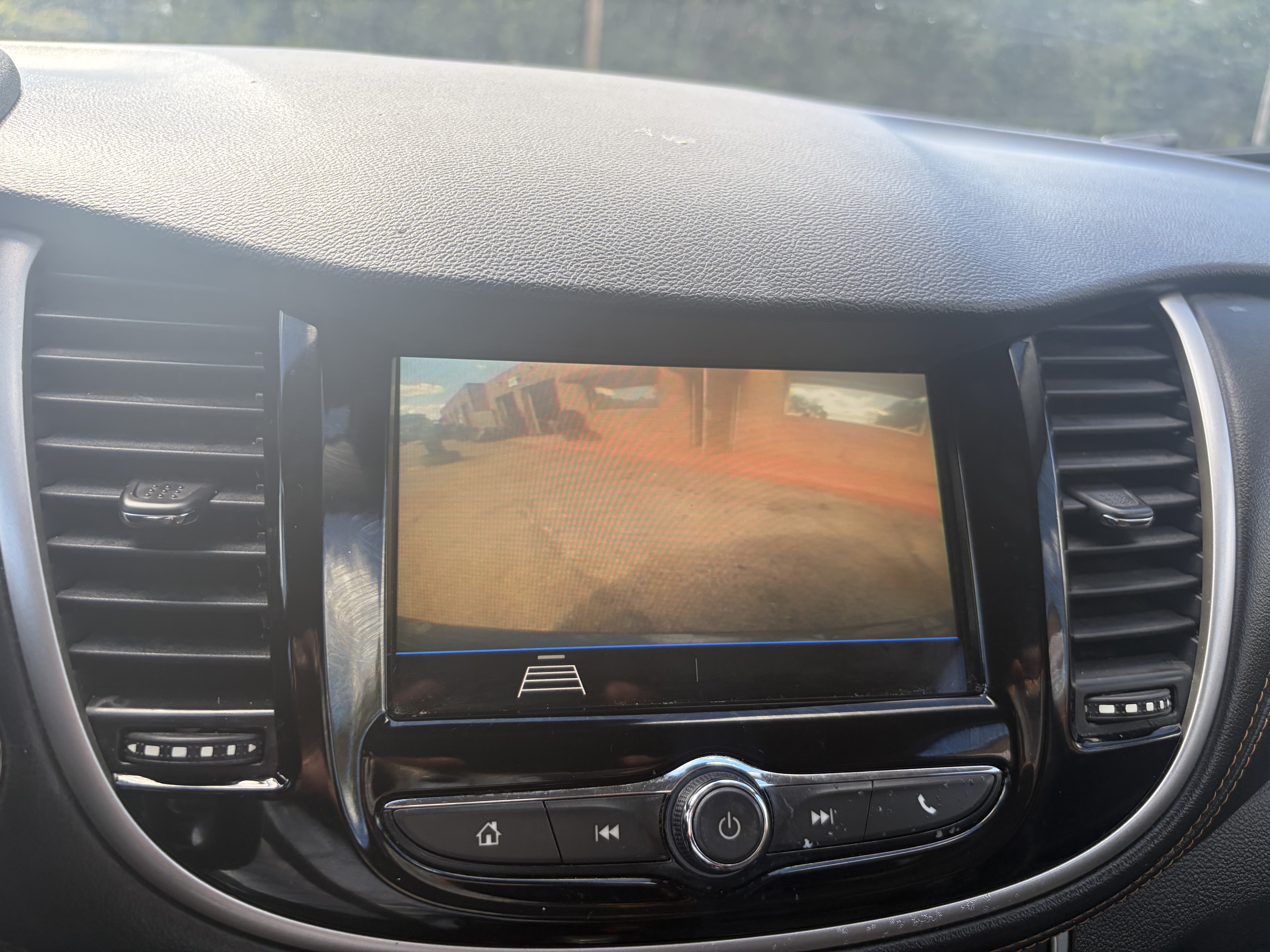 Used 2019 Chevrolet Trax LT w/ LT Convenience Package FWD image 8