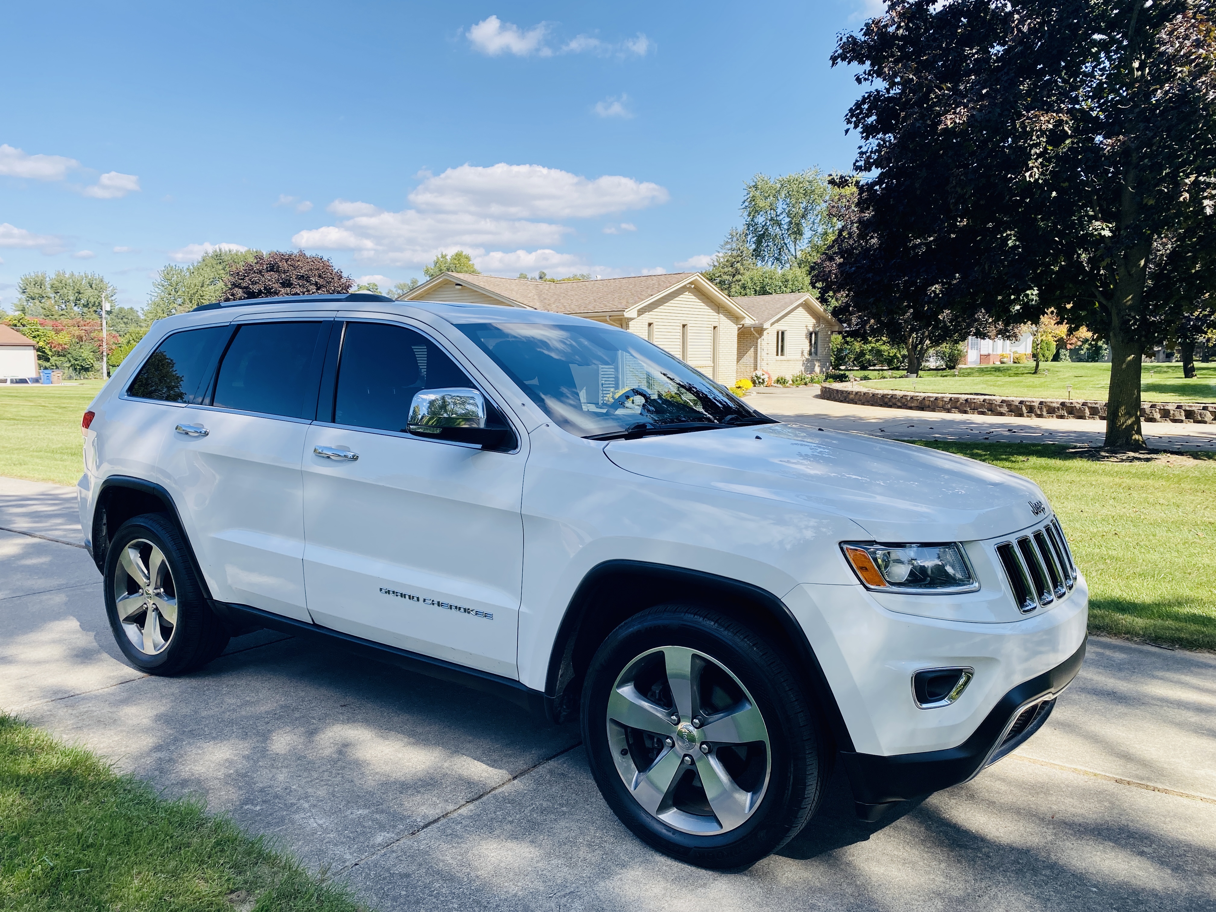 Used 2014 Jeep Grand Cherokee Limited AWD/4WD image 9