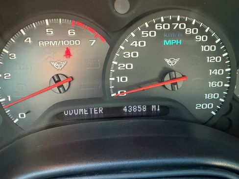 Used 1998 Chevrolet Corvette Convertible 2D w/ Performance Handling Pkg image 10