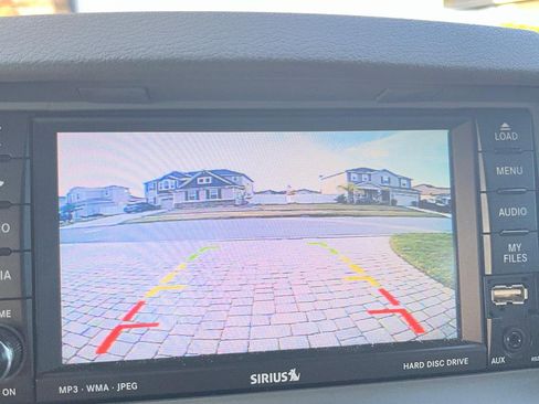 Used 2010 Chrysler Town & Country Touring image 27