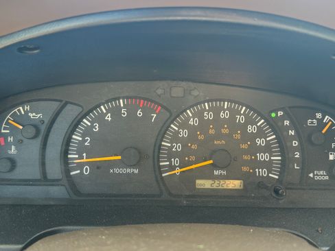 Used 2004 Toyota Tundra SR5 image 9