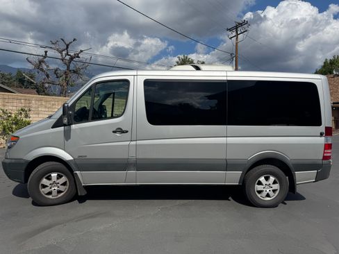 Used 2012 Mercedes-Benz Sprinter 2500 image 2